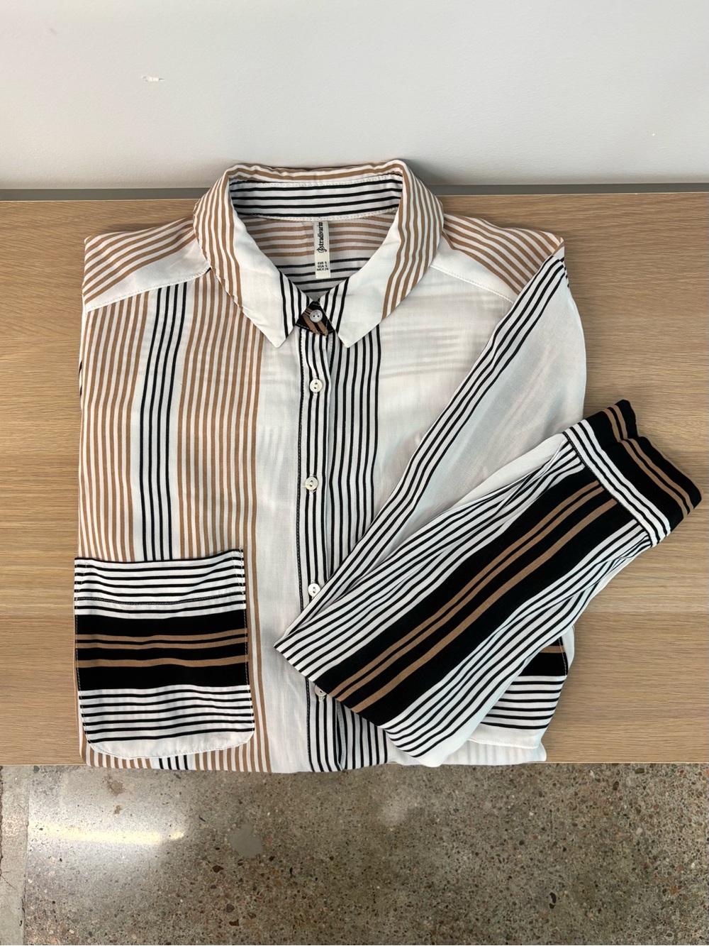 Stradivarius Striped Button-Down in White, Black & Tan Size Snall